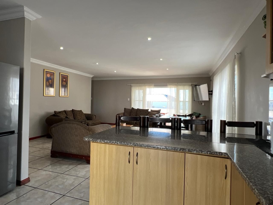 To Let 5 Bedroom Property for Rent in Mykonos Western Cape